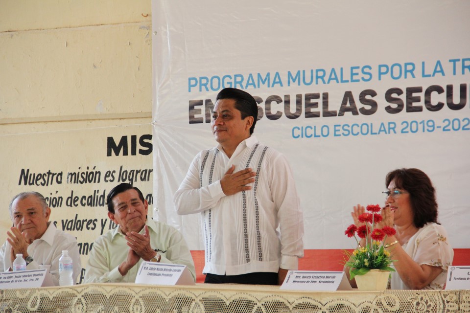 En la entrega protocolaria, el comisionado presidente del Inaip Yucatán, Aldrin Martín Briceño Conrado, resaltó la necesidad de involucrar a la juventud en la promoción y difusión de esos estos derechos humanos, lo que multiplica el impacto en las familia